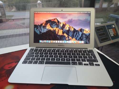 **IMMACULATE**Amazing Apple Macbook Air*EARLY 2015*i5-5250U*4GB RAM*128GB SSD*BACKLIT*70 CYCLES!